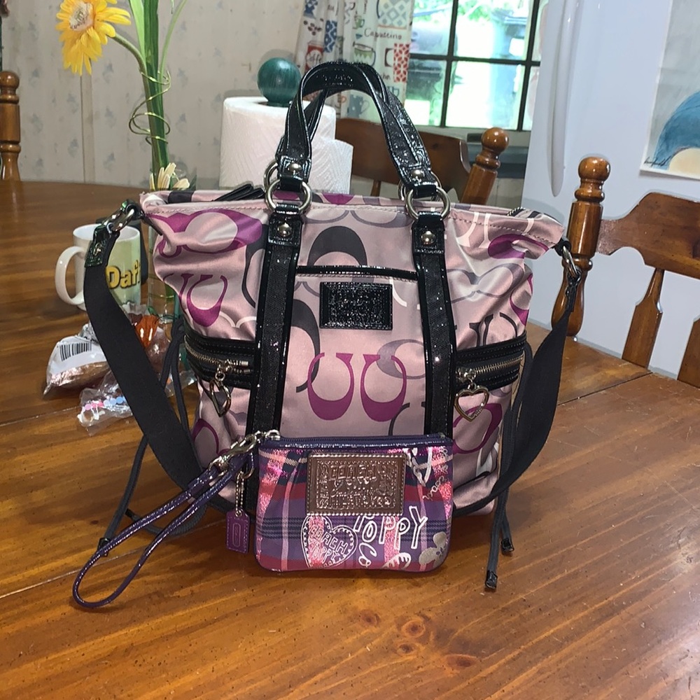Coach Poppy set like new only carried 1 time